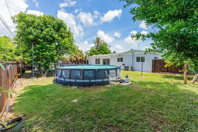 Building Photo - 20440 NW 20th Ct