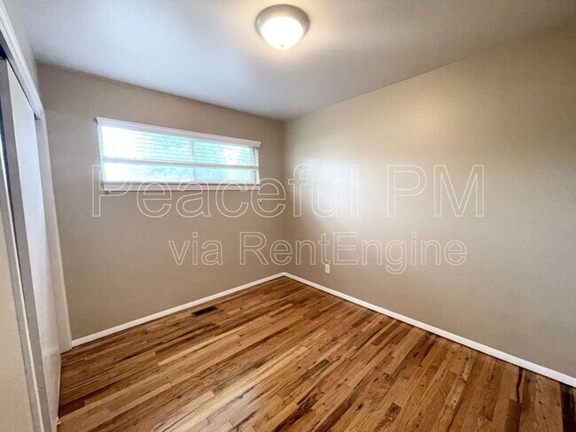 Building Photo - 650 N 300 W