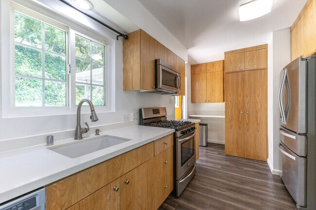 Building Photo - 1290 Clubhouse Dr