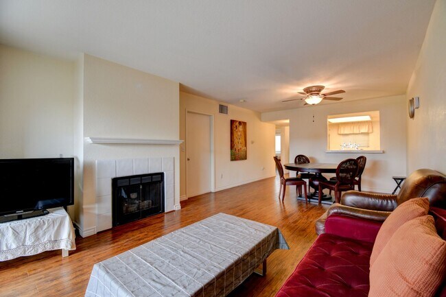 Building Photo - Serene Summerlin Condo Must See