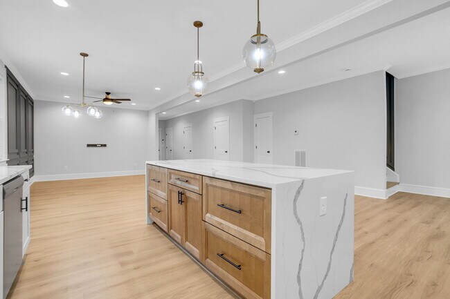 Building Photo - 108 Averill St
