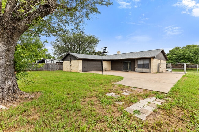 Building Photo - 228 Laredo Dr