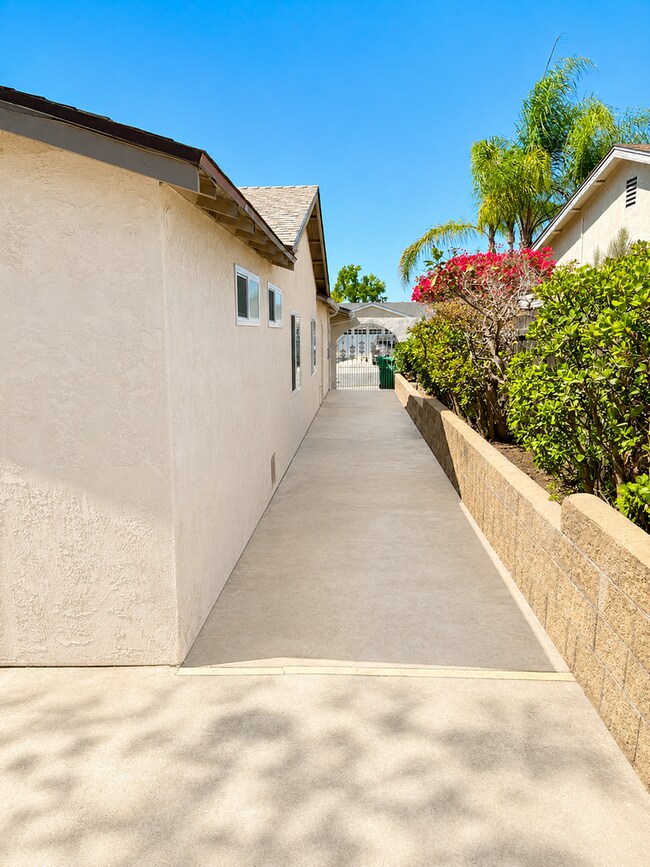 Building Photo - Beautiful Single-Story Home in the Desirable San Carlos Neighborhood