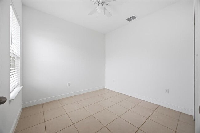 Building Photo - Stunning 4-Bedroom, 2-Bath Home in Poinciana with Modern Upgrades