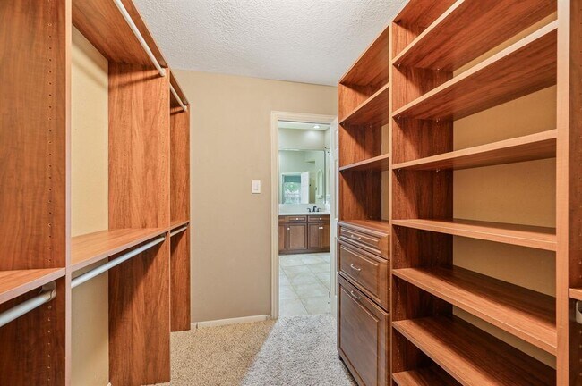 Building Photo - 209 McVoy Dr
