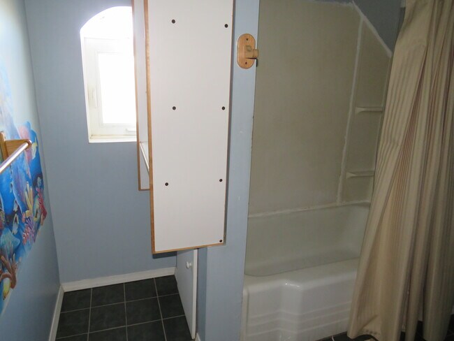 Building Photo - 2002 Cottage Ave