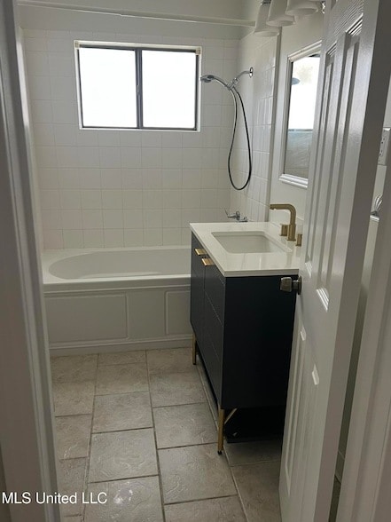 Building Photo - 285 Venetian Gardens