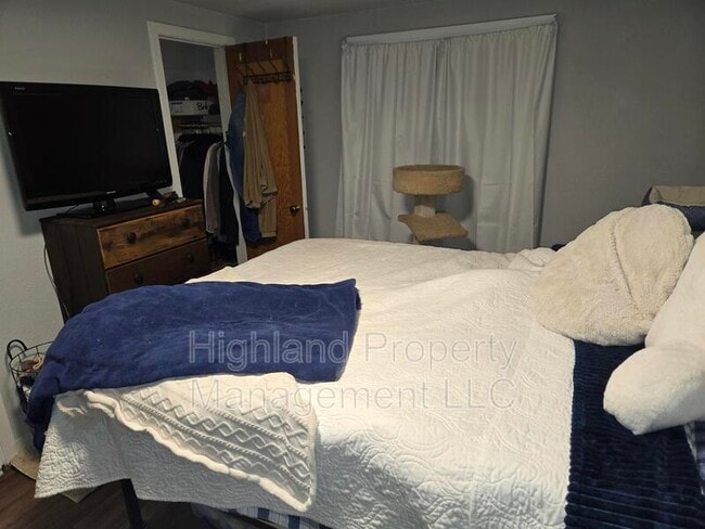 Building Photo - 1160 1/2 NE Lake St