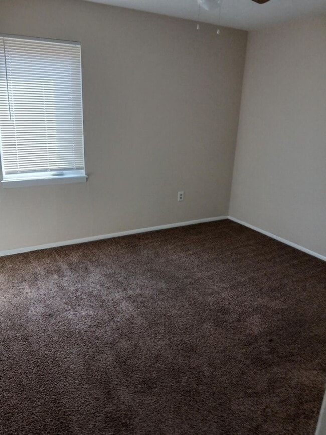 Building Photo - 2312 NW 46th- AVAILABLE NOW!