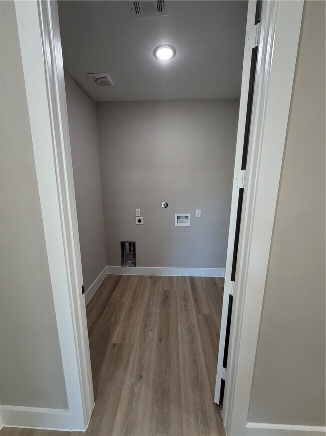 Building Photo - 20003 Venetto St