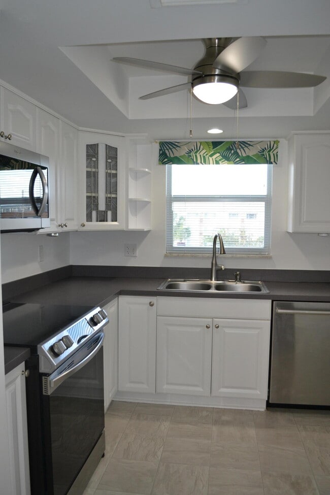 Building Photo - 124 Shore Ct