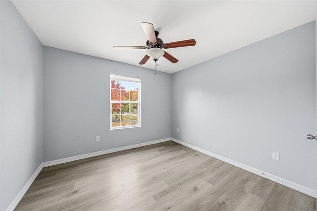 Building Photo - 8595 Parkway Dr