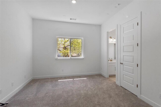 Building Photo - 405 Ocate Mesa Trail