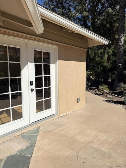 Building Photo - 12118 Poway Rd