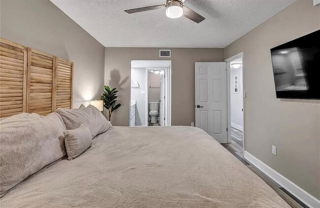 Building Photo - 661 Poinsettia Ave