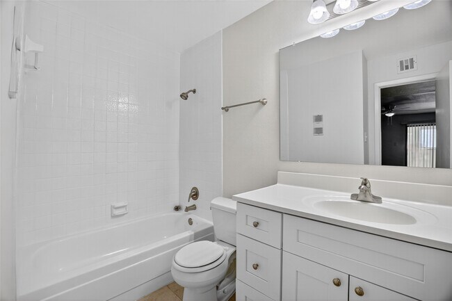 Building Photo - 8527 Hearth Dr