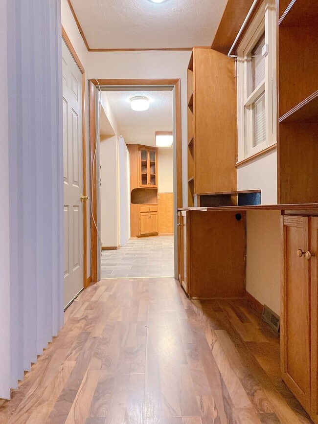 Building Photo - 3 bd, 1 bth South Omaha/Hanscom Park Home with Attaced 1 car garage! $1,425! MOVE IN SPECIAL READ...