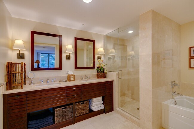 Building Photo - Fully Furnished 2 bedroom in Waikiki! One-...