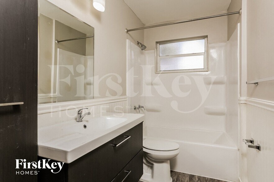 Building Photo - 4310 SW 24th St