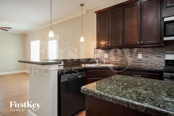 Building Photo - 320 Country Crossing Cir