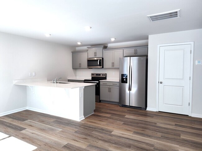 Building Photo - Gorgeous , New Townhome  located in Mallar...