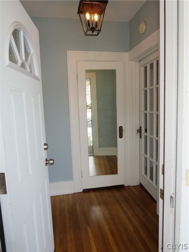 Building Photo - 126 Shotwell Park