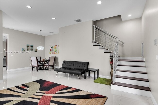 Building Photo - 503 SW 16th St