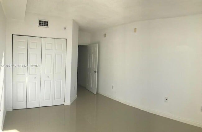 Building Photo - 17125 N Bay Rd