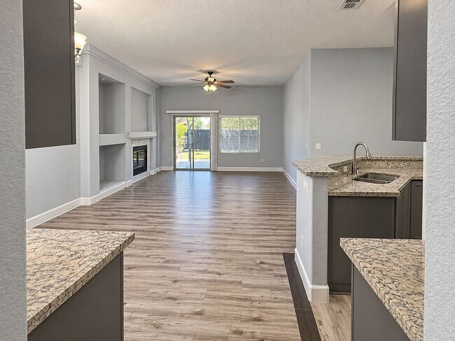 Building Photo - 6602 Escallonia Way