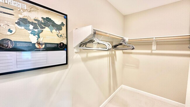 Building Photo - Beautiful "Model" Show Townhome in the Gat...