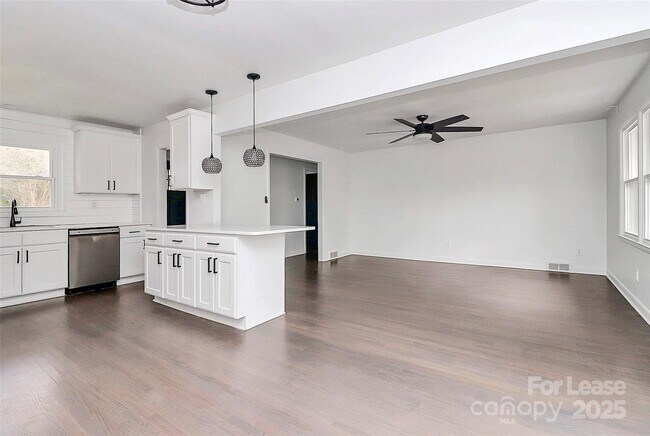 Building Photo - 5442 Kinsale Ln