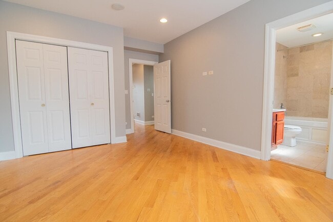 Building Photo - 2036 W Arthur Ave
