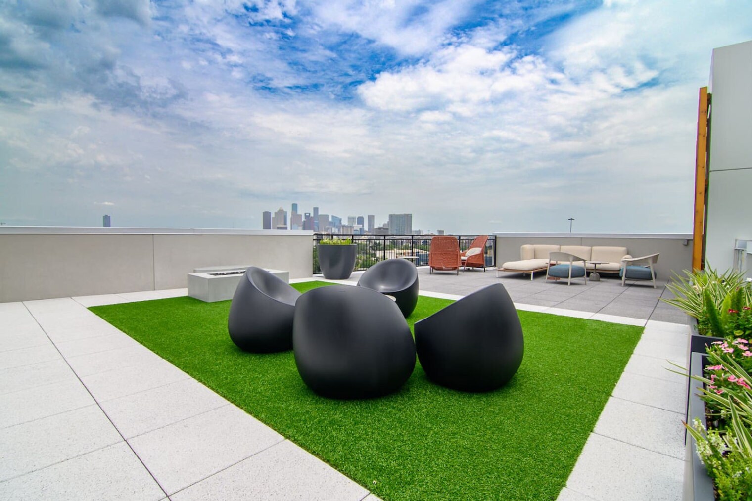 Building Photo - 701 Richmond Ave