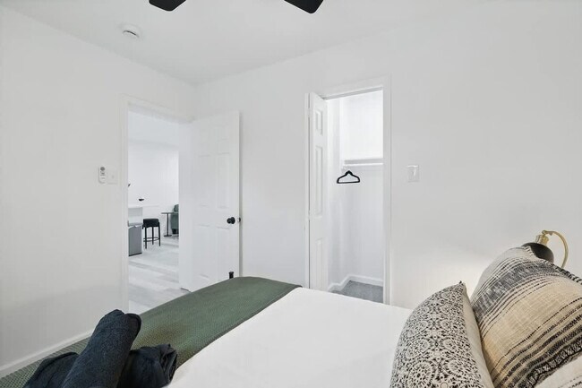 Building Photo - 2336 Minnie St