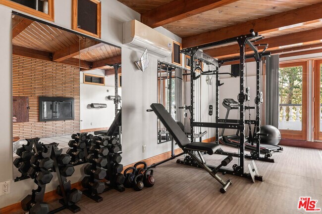 Building Photo - 3200 Oakley Dr