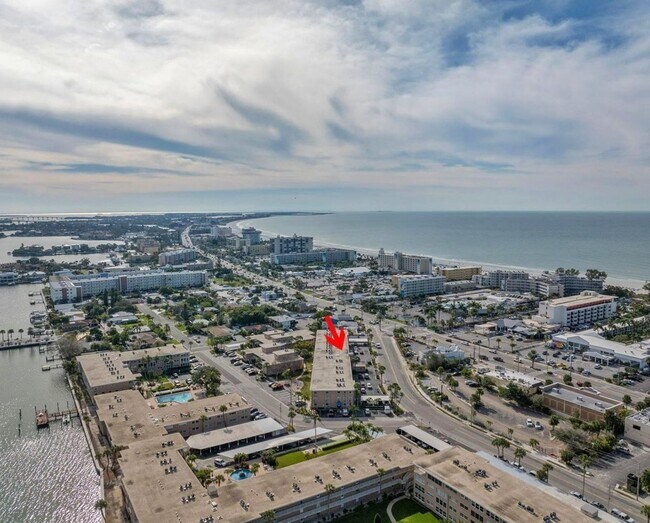 Building Photo - Fully Furnished 2 Bedroom 2 Bath St. Pete Beach Condo!