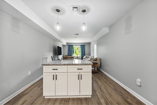 Building Photo - 4 Duck Pond Rd