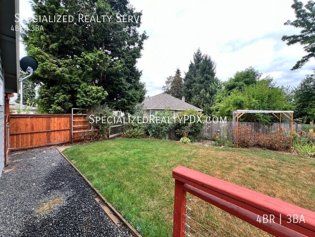 Building Photo - 5749 NE Harvest St