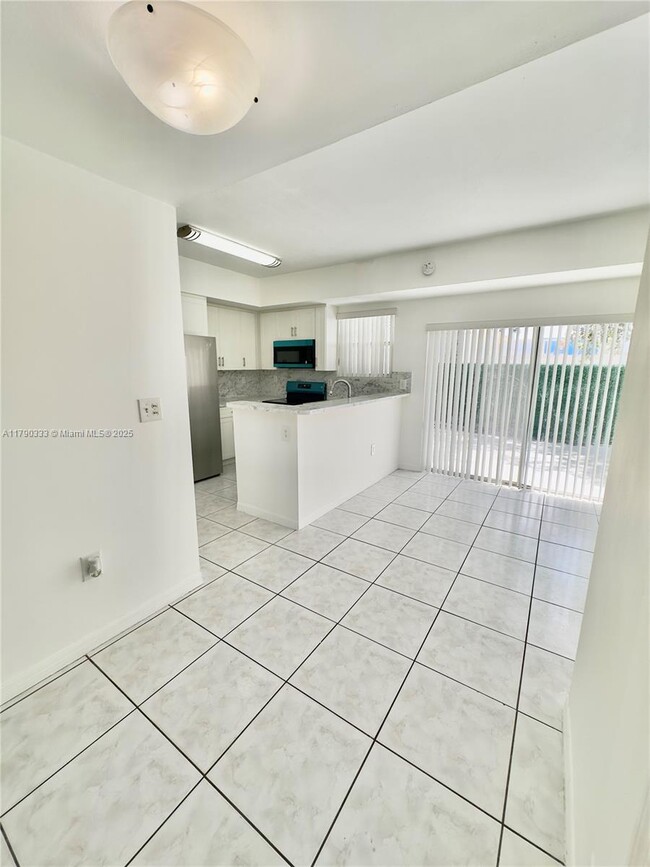 Building Photo - 5225 NW 112th Ave