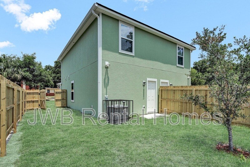 Building Photo - 520 Odessa St