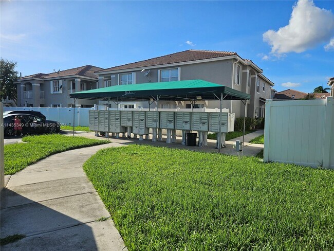 Building Photo - 12611 SW 54th Ct