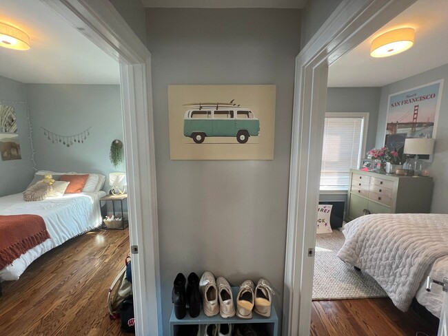 Building Photo - Very nice 3 bed 2 bath in Somerville... Don't miss out!