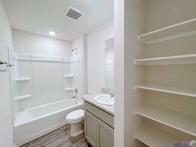 Building Photo - 629 Correns Ln