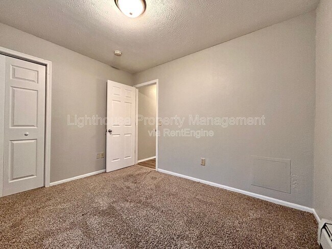 Building Photo - 2134 McKee Ave SW