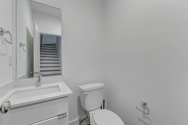 Building Photo - 5859 Dolores St