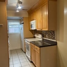 Building Photo - 172 Newton St