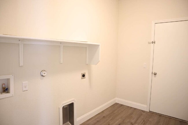 Building Photo - "Charming 3-Bed, 2-Bath Oasis in Austin!!