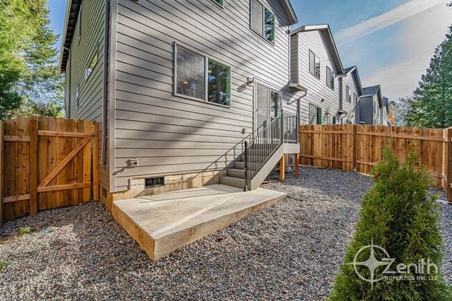 Building Photo - 4716 NE 37th Ct