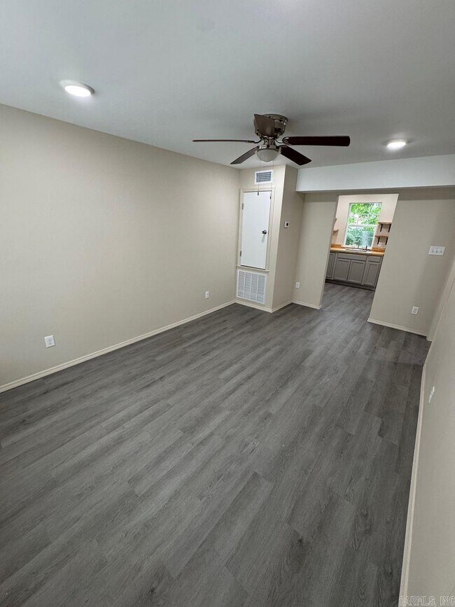 Building Photo - 1224 School St