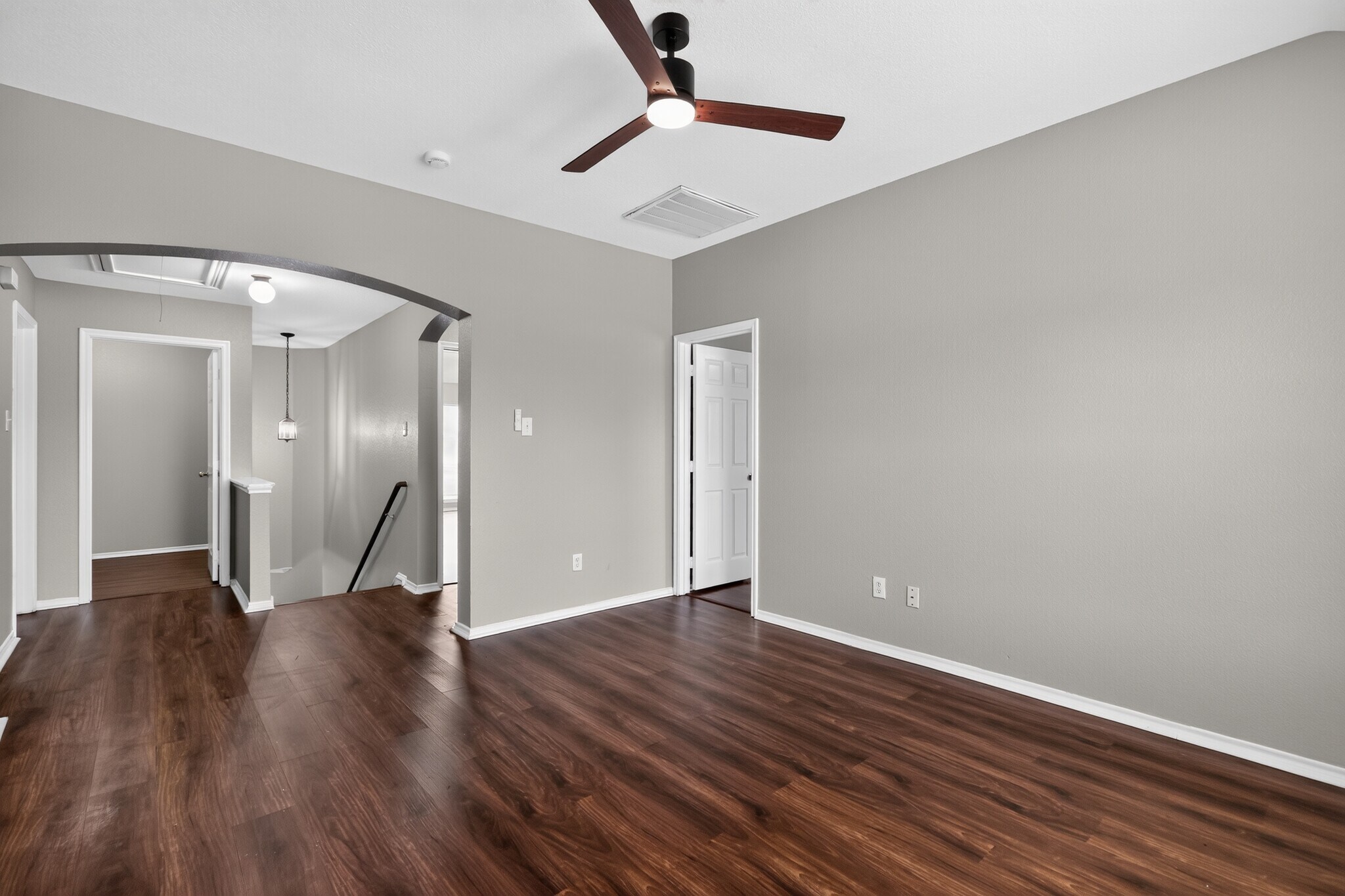 Building Photo - 217 Pinewood Trl